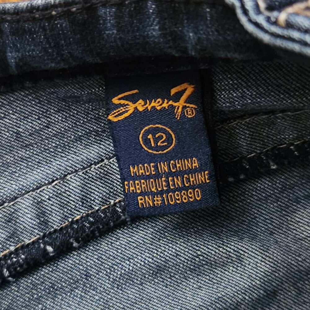 Seven Embroidered Pockets Jean Shorts - Picture 5 of 9